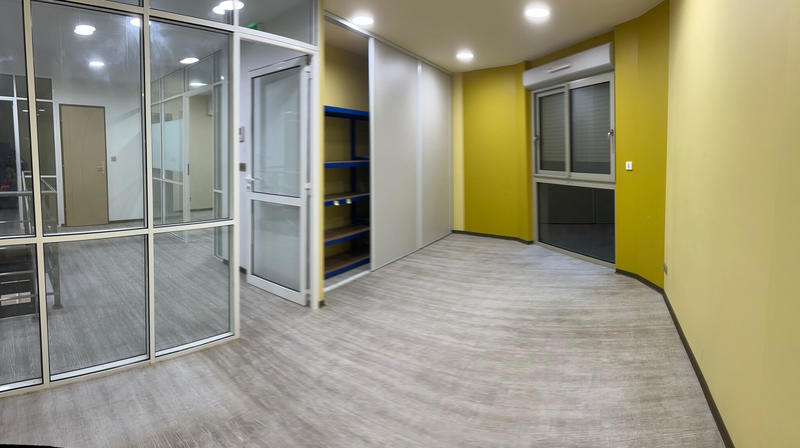 Local commercial - 619 m²