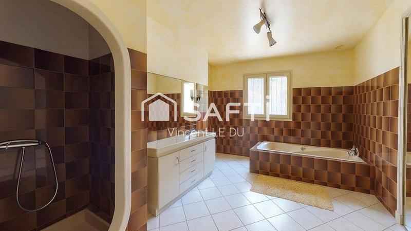 Villa - 220 m² - 6 pièces