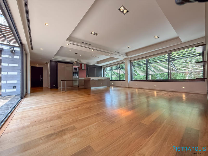 Appartement - 171 m² - 5 pièces