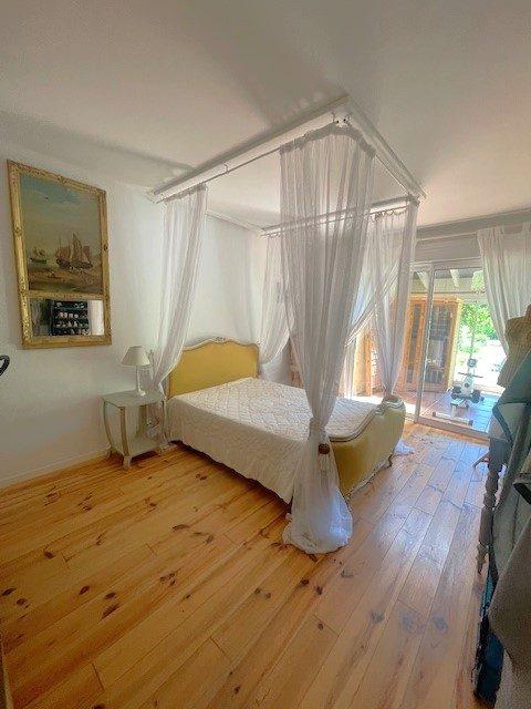 Maison - 203 m² - 10 pièces