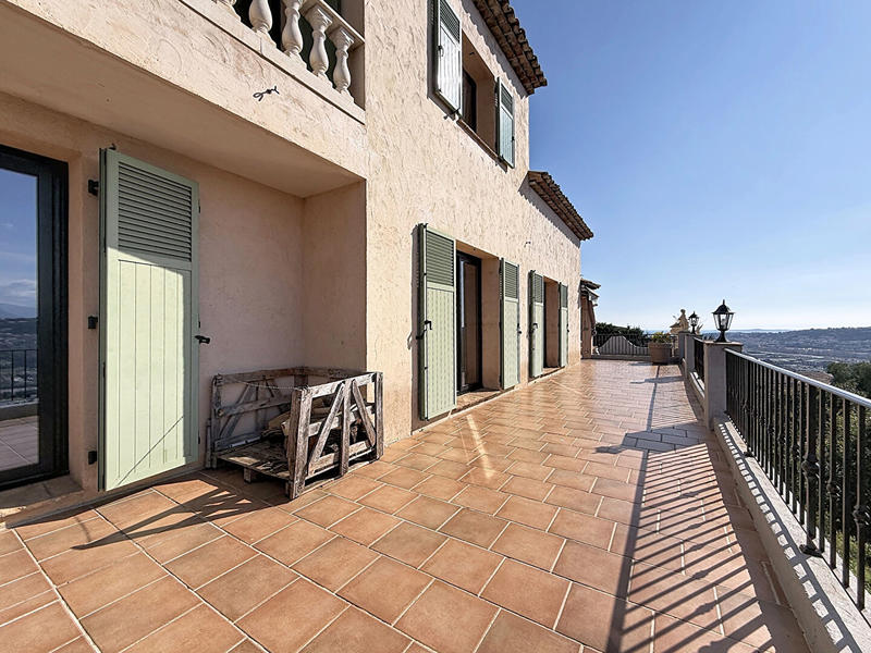 Maison - 251 m² - 9 pièces