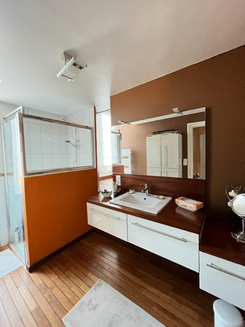 Maison - 200 m² - 9 pièces