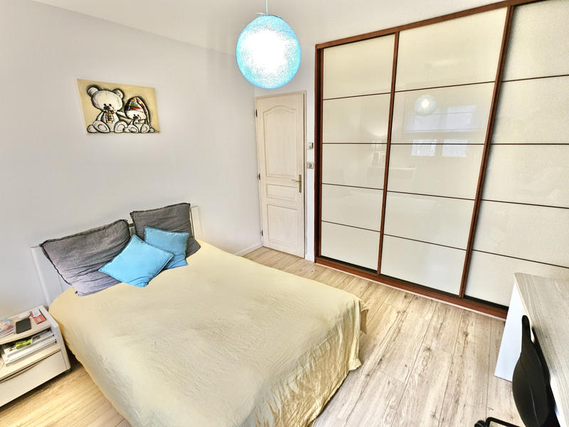 Maison - 221 m² - 8 pièces