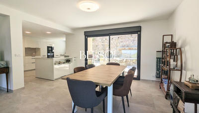 Maison traditionnelle - 230 m² - 7 pièces