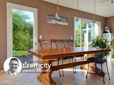 Maison - 265 m² - 10 pièces