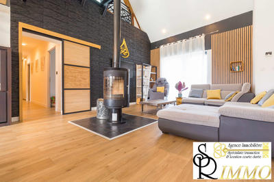 Maison - 201 m² - 7 pièces