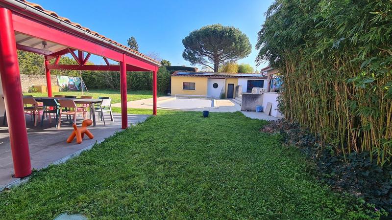 Maison - 252 m² - 9 pièces