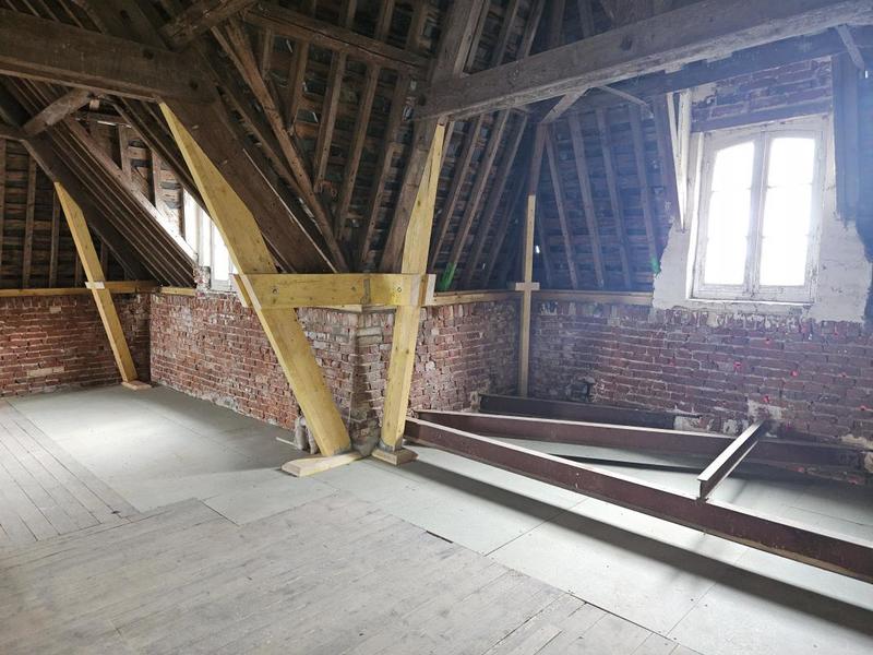 Maison - 303 m² - 9 pièces