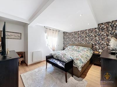 Maison - 208 m² - 6 pièces