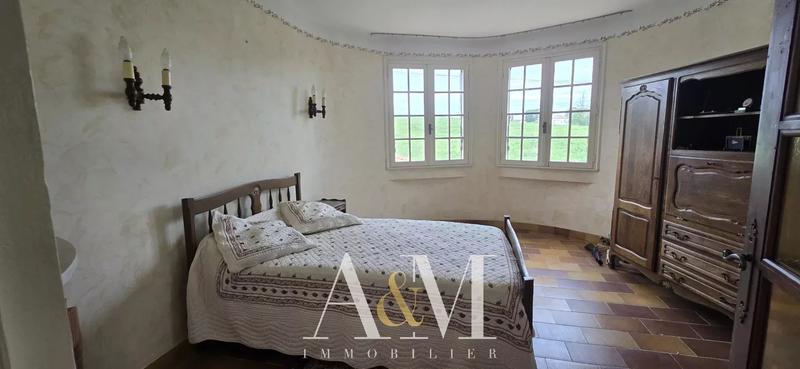 Villa - 220 m² - 6 pièces