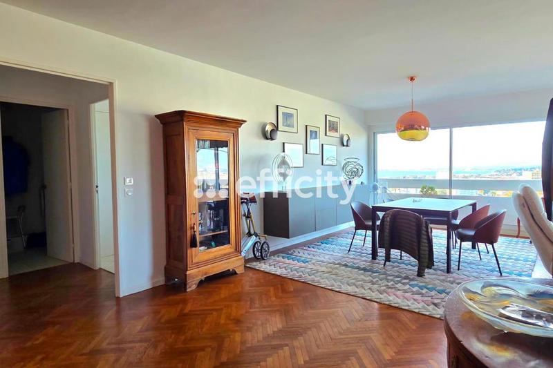 Appartement bourgeois - 121 m² - 4 pièces