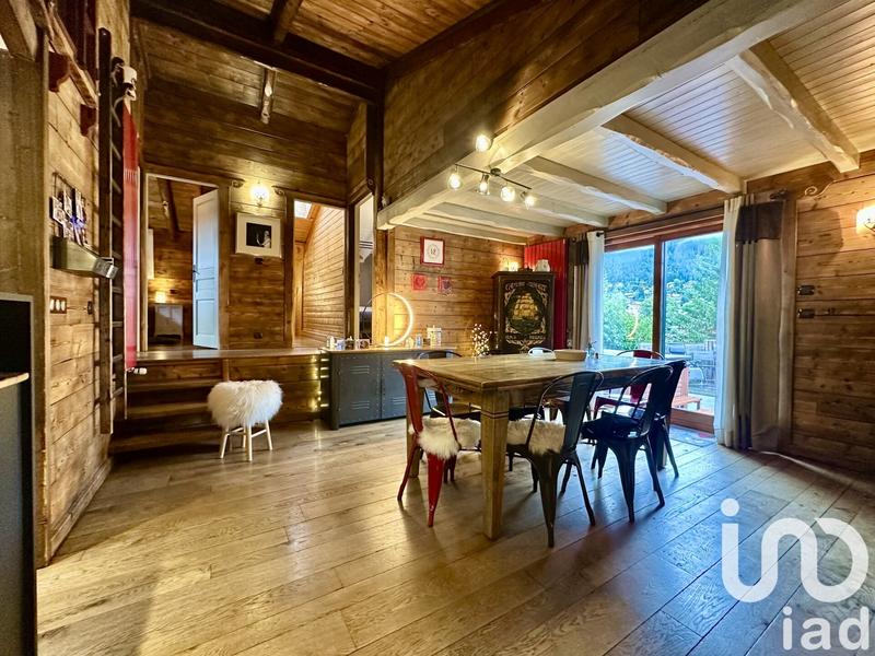 Châlet - 218 m² - 7 pièces