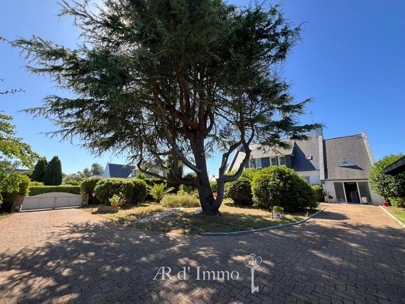 Propriété - 230 m² - 10 pièces