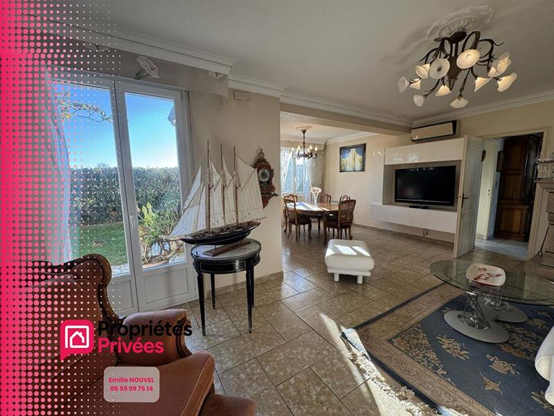 Maison - 209 m² - 9 pièces