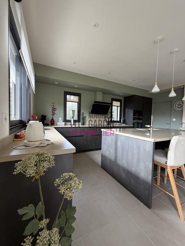 Maison - 180 m² - 6 pièces