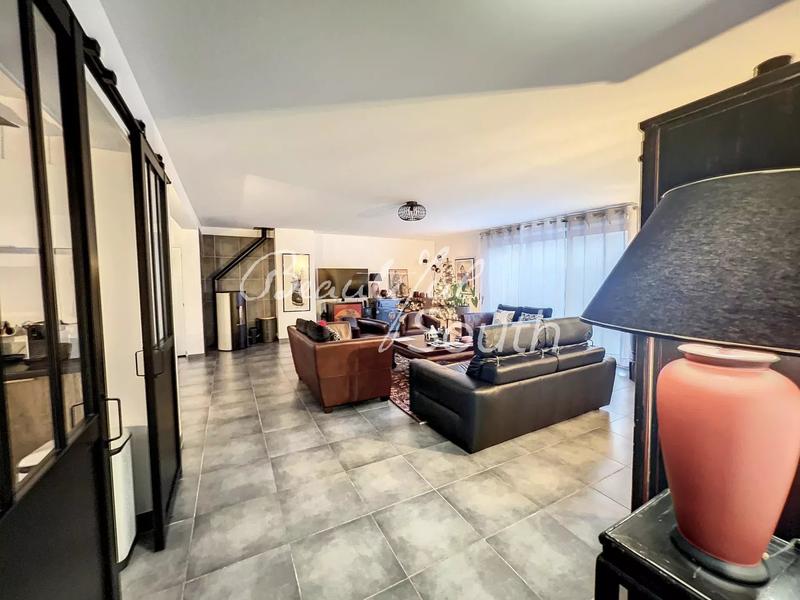 Maison - 162 m² - 6 pièces