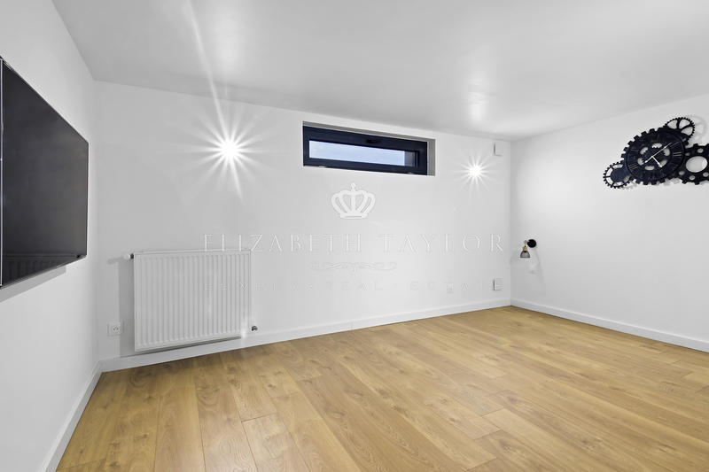 Propriété - 310 m² - 10 pièces