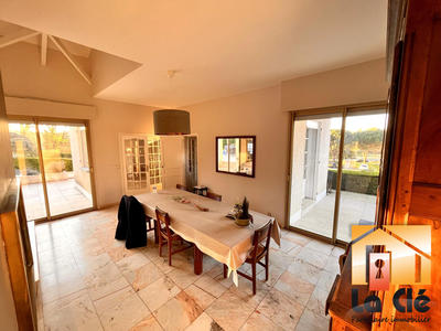 Maison - 278 m² - 7 pièces