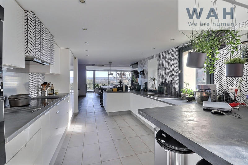 Maison - 265 m² - 6 pièces