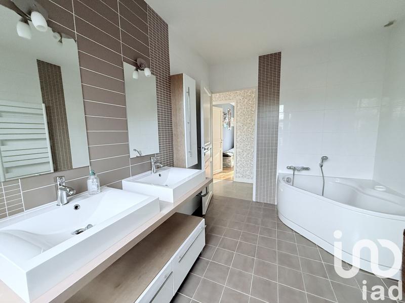 Maison de maîtres - 225 m² - 9 pièces