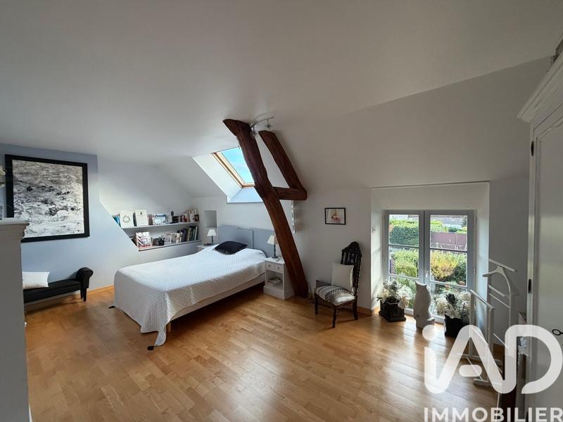 Maison - 205 m² - 8 pièces