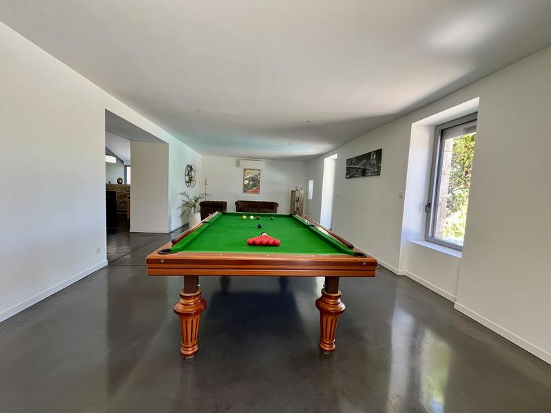 Maison - 650 m² - 20 pièces