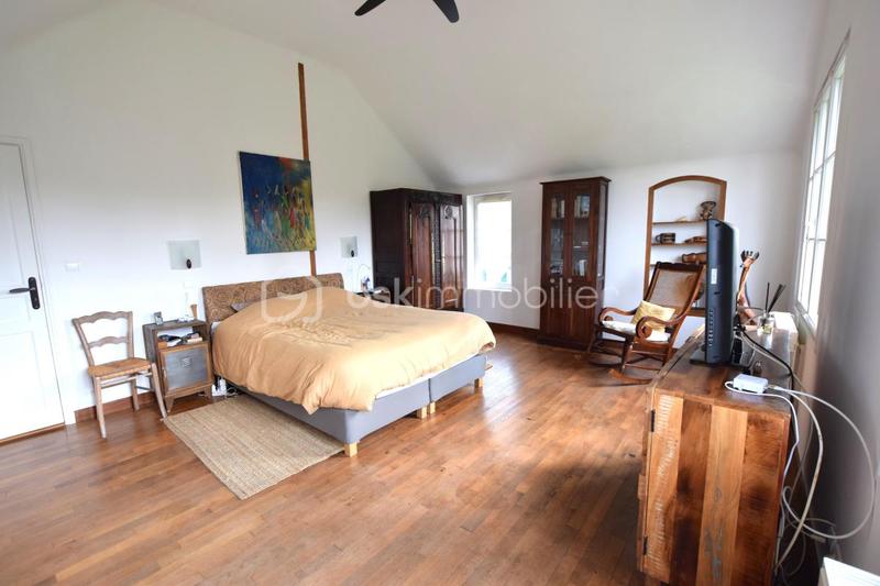 Maison - 210 m² - 7 pièces