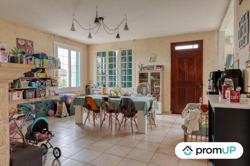 Maison traditionnelle - 210 m² - 6 pièces