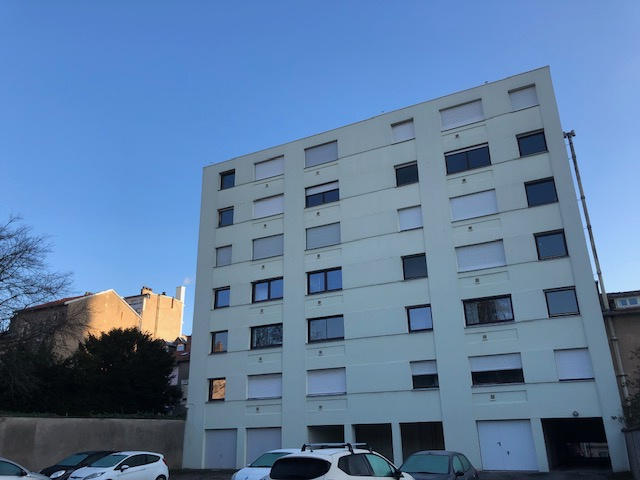 Studio - 40 m² - 1 pièce