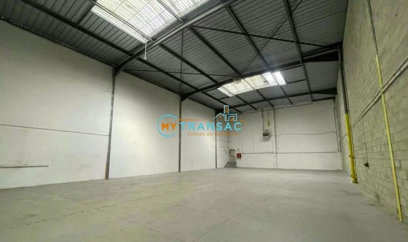 Local d'activités - 1 240 m²