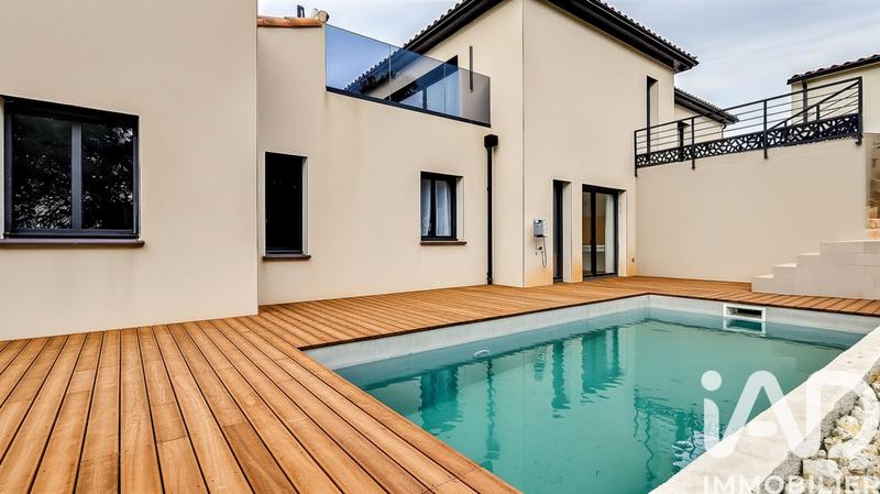 Maison - 140 m² - 5 pièces