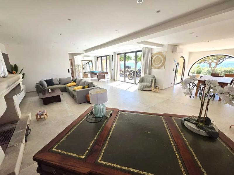 Maison - 259 m² - 10 pièces