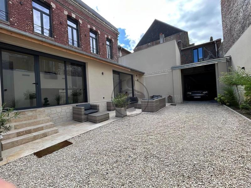 Maison - 185 m² - 7 pièces