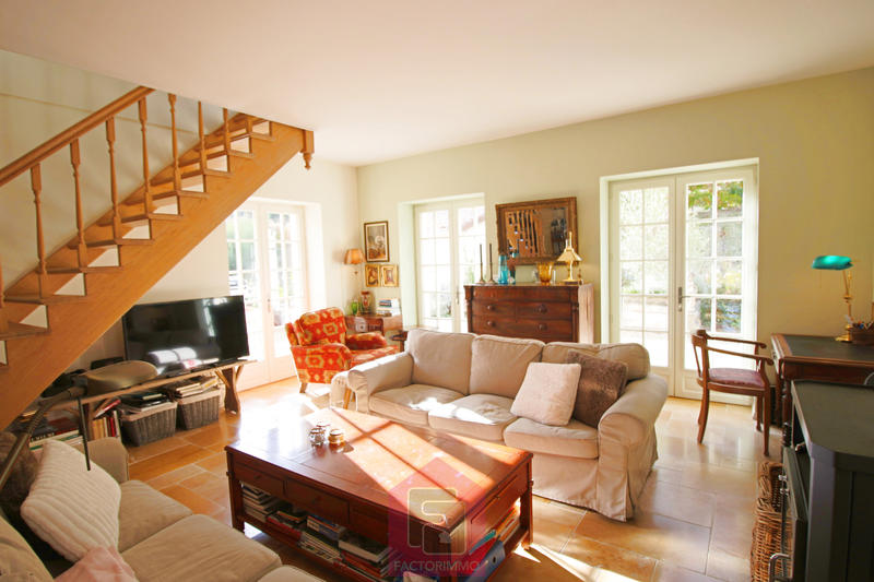 Propriété - 395 m² - 12 pièces