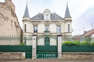 Maison - 323 m² - 12 pièces