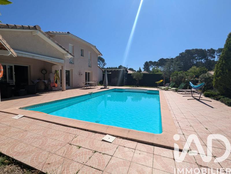 Maison - 263 m² - 9 pièces