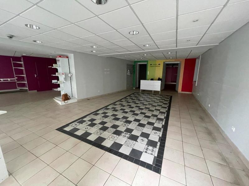 Local commercial - 210 m² - 10 pièces