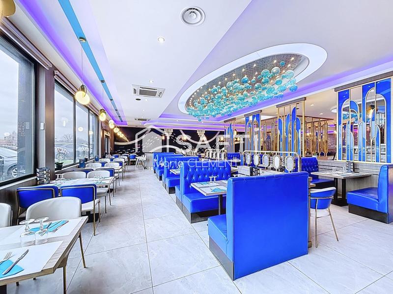 Local commercial - 1 220 m²