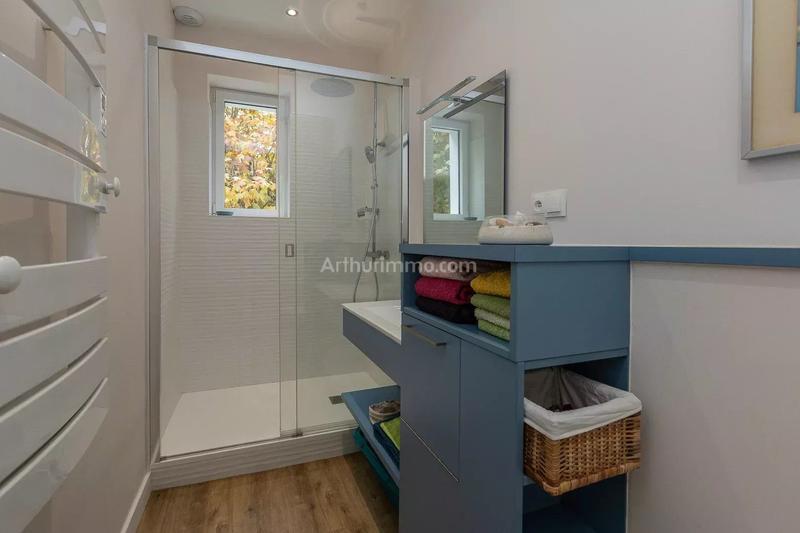 Maison - 241 m² - 10 pièces