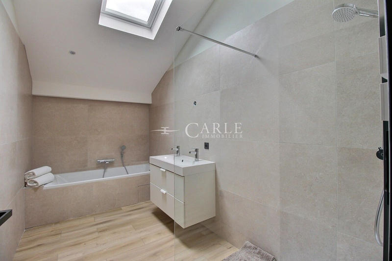 Maison contemporaine - 220 m² - 6 pièces