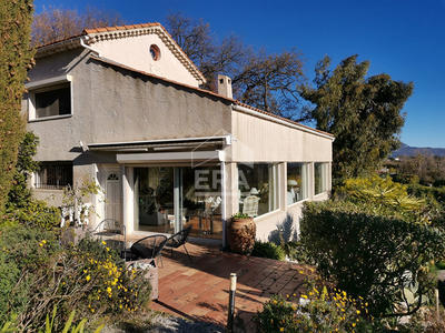 Villa - 205 m² - 9 pièces