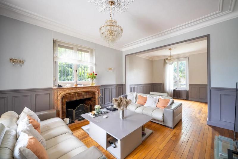 Maison - 250 m² - 7 pièces