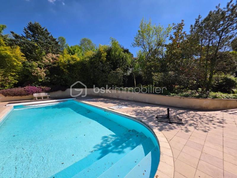 Maison - 185 m² - 7 pièces