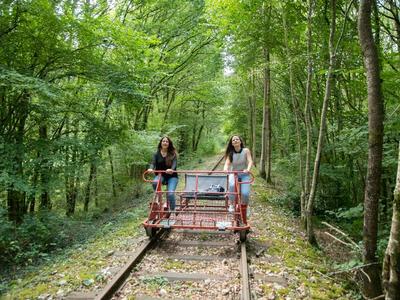 On s'met sur les rails : en selle voyageurs !