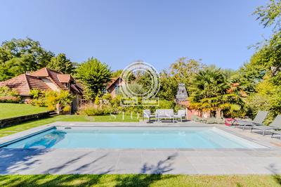 Maison ancienne - 213 m² - 8 pièces