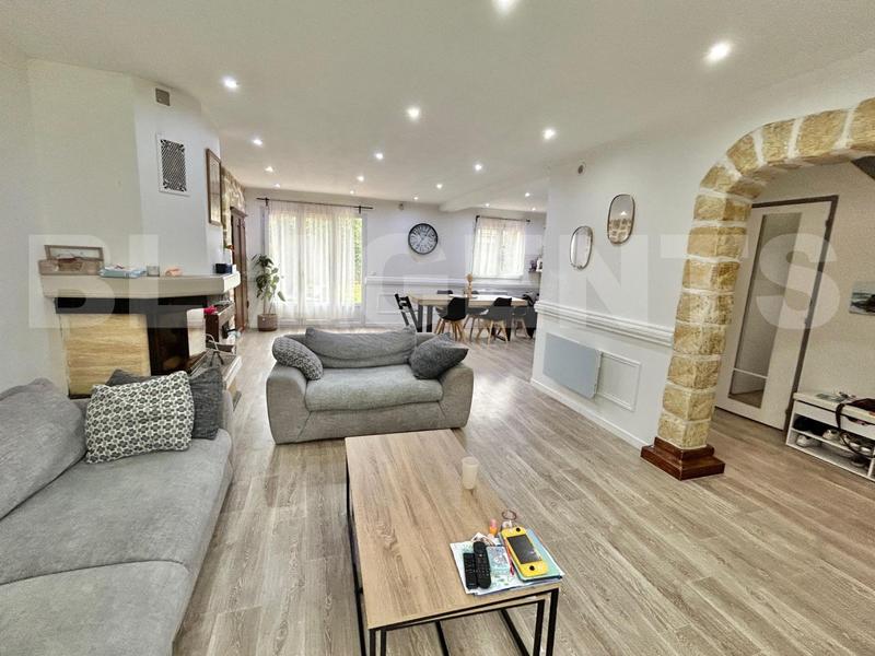 Maison - 200 m² - 9 pièces