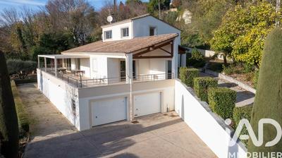 Maison - 235 m² - 8 pièces