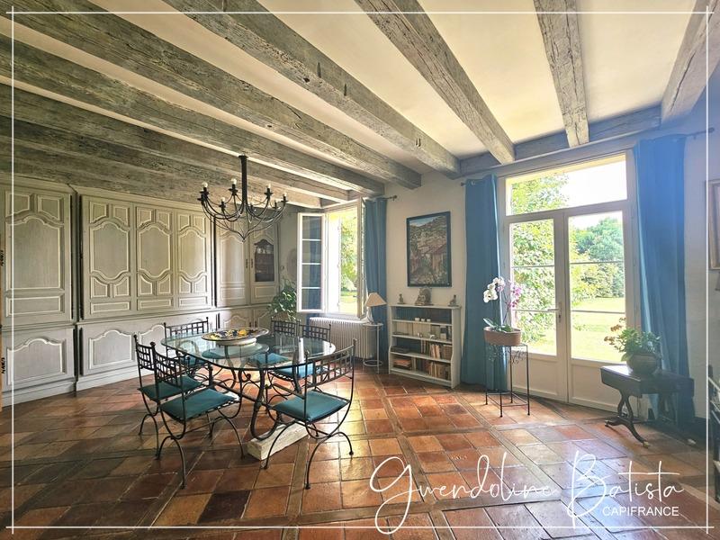 Maison en pierre - 306 m² - 11 pièces