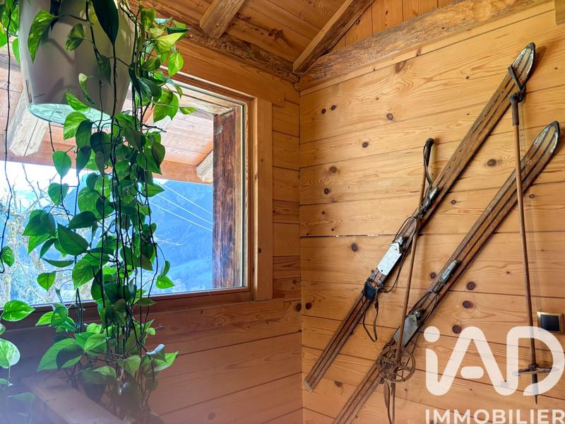 Maison - 221 m² - 7 pièces