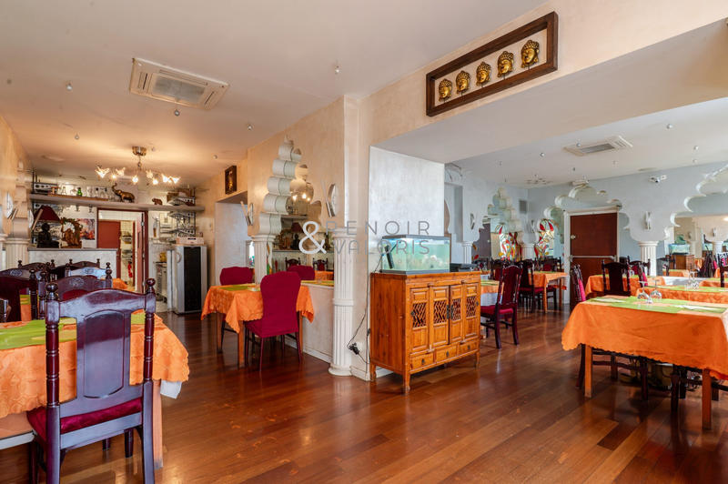 Local commercial - 153 m² - 2 pièces